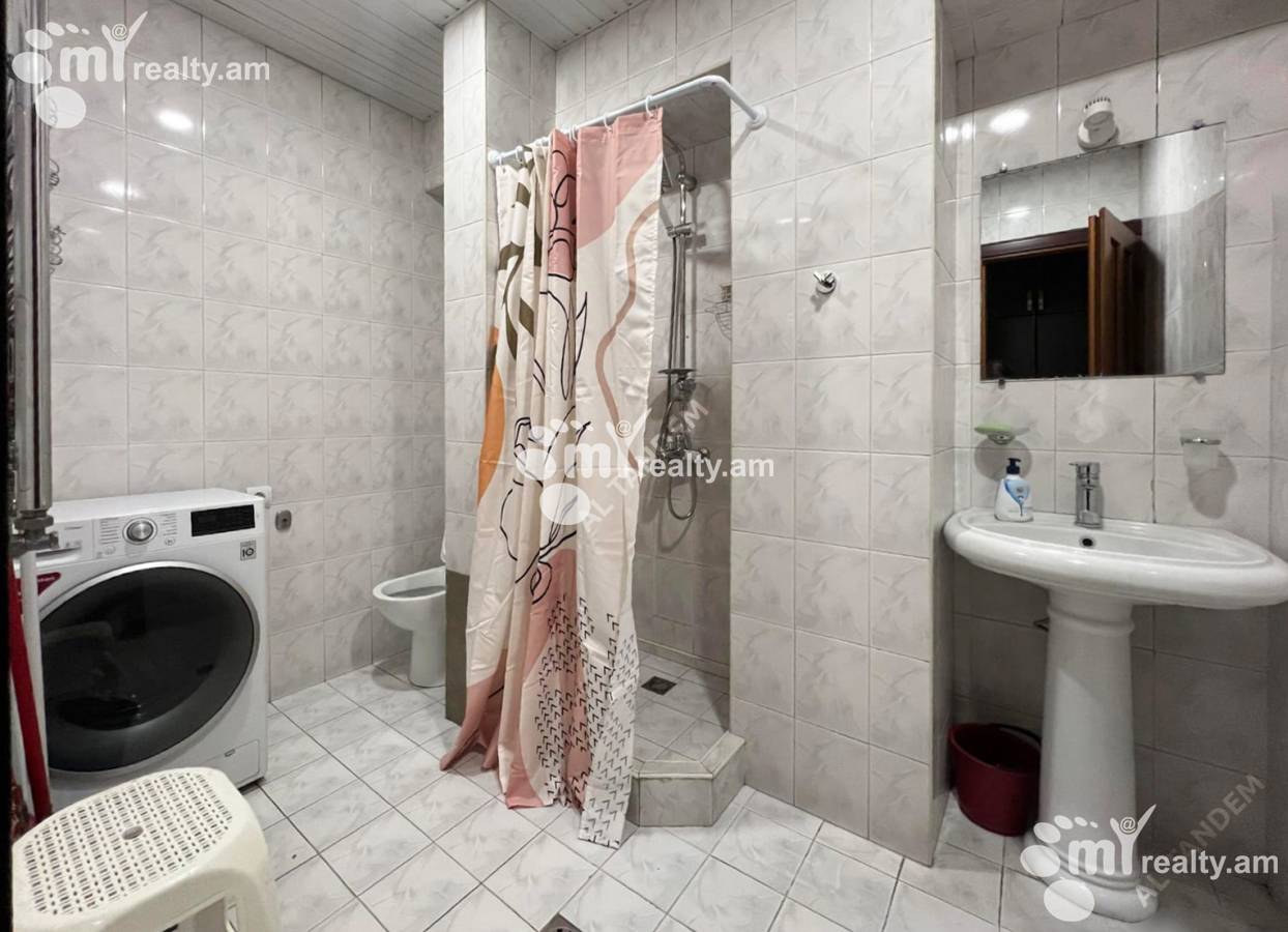 3 սենյականոց բնակարան  Բաղրամյան պող(Կենտրոն), Կենտրոն Երևան, 134100