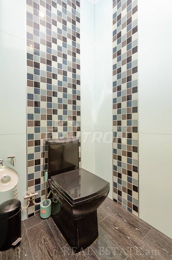 5 սենյականոց բնակարան  Հանրապետության փող, Կենտրոն Երևան, 137953