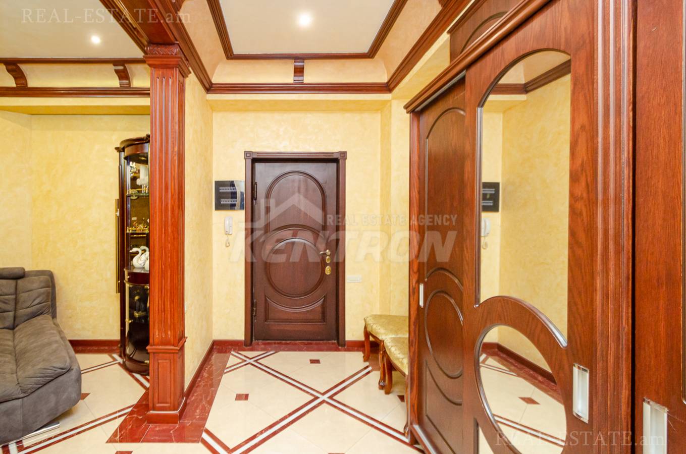 5 սենյականոց բնակարան  Հանրապետության փող, Կենտրոն Երևան, 137953