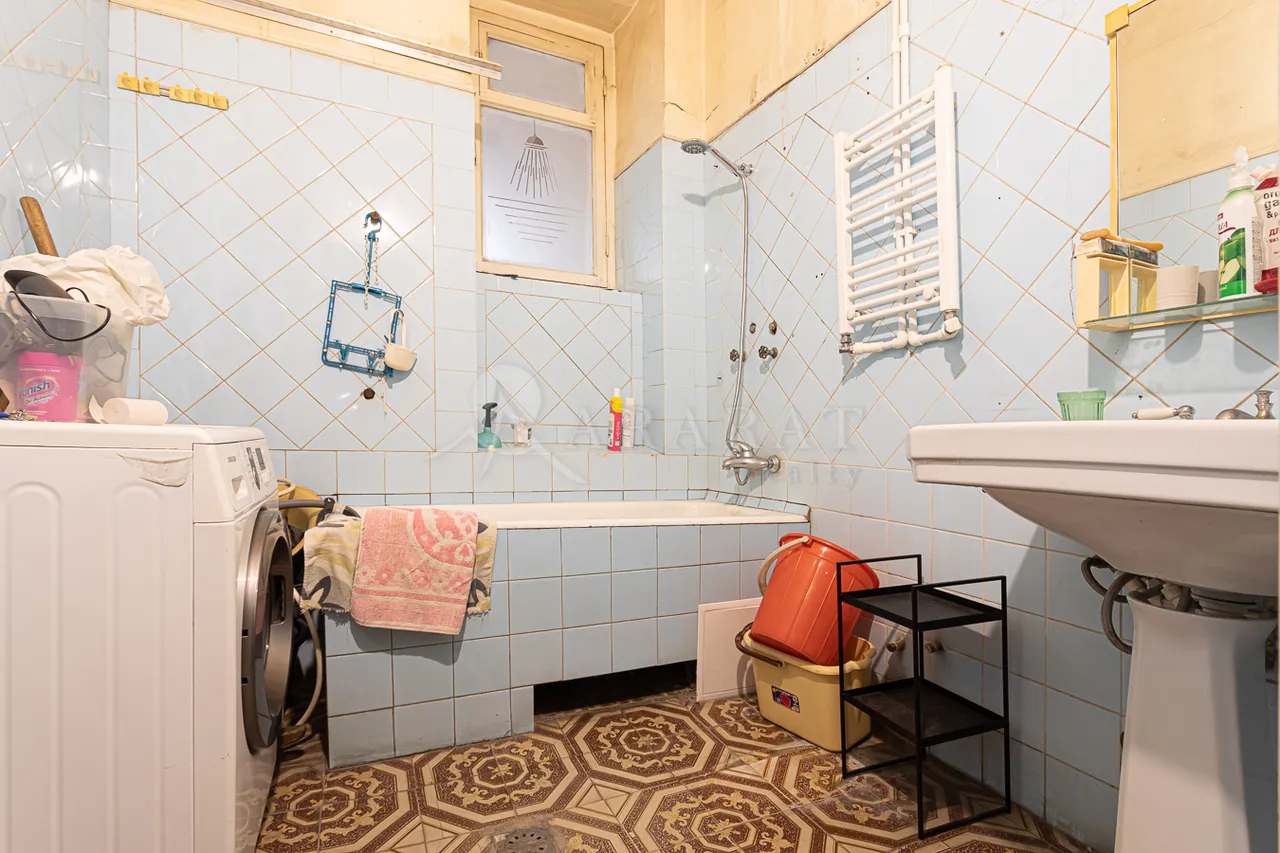 4 bedroom apartment for sale Isahakyan St, Center Yerevan, 158232