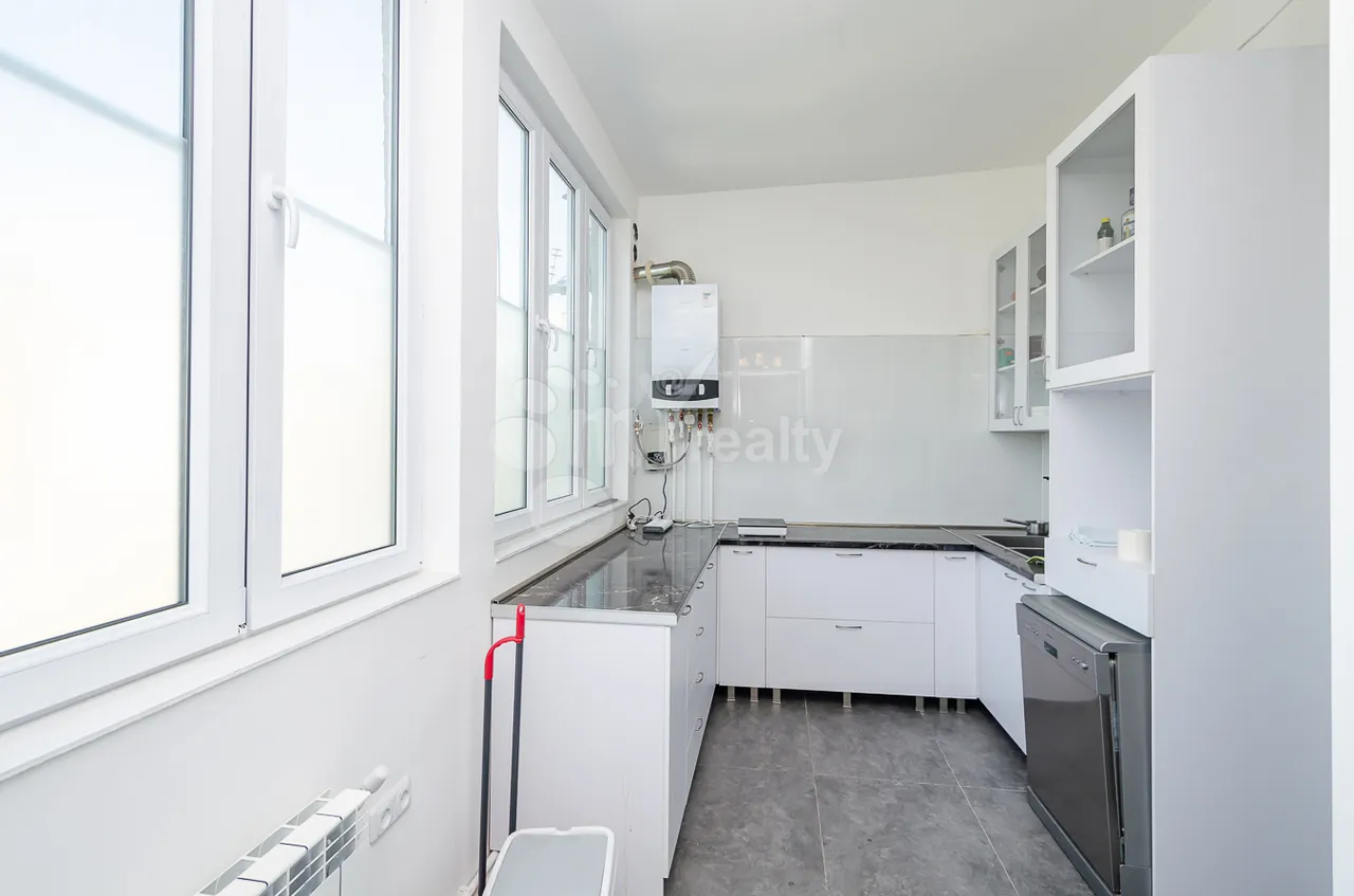 3 bedroom apartment for sale Isahakyan St, Center Yerevan, 161631