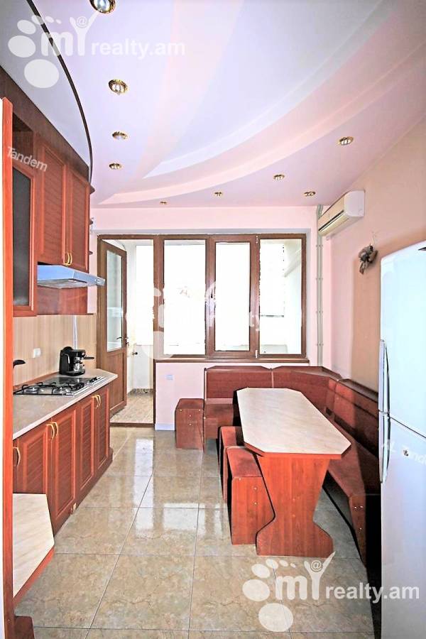 3 սենյականոց բնակարան վարձով Հանրապետության փող, Կենտրոն Երևան, 125917