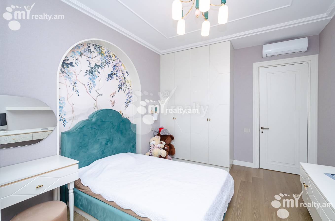 3 bedroom apartment for sale Aram St, Center Yerevan, 149923