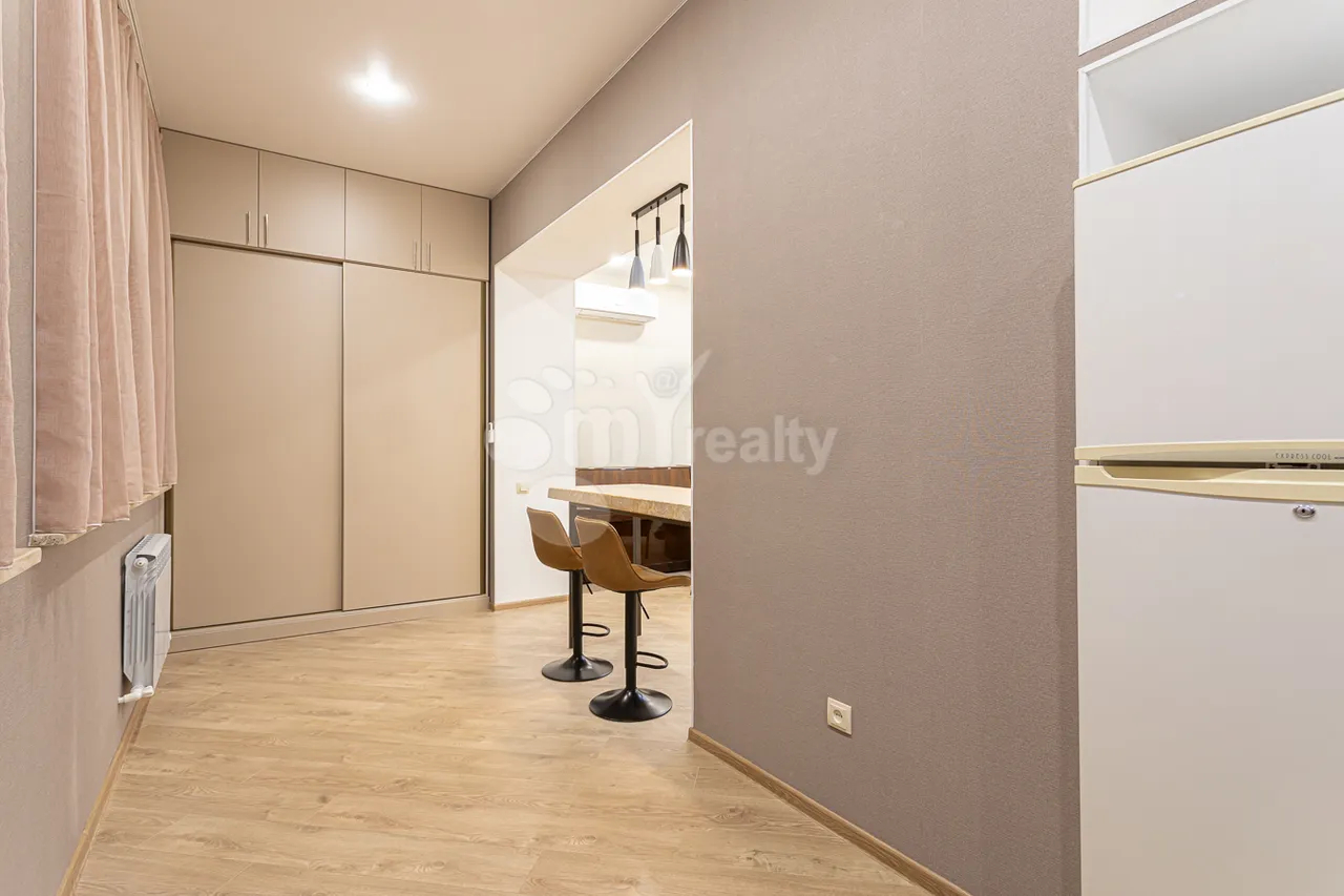 3 bedroom apartment for rent Saryan St, Center Yerevan, 158711