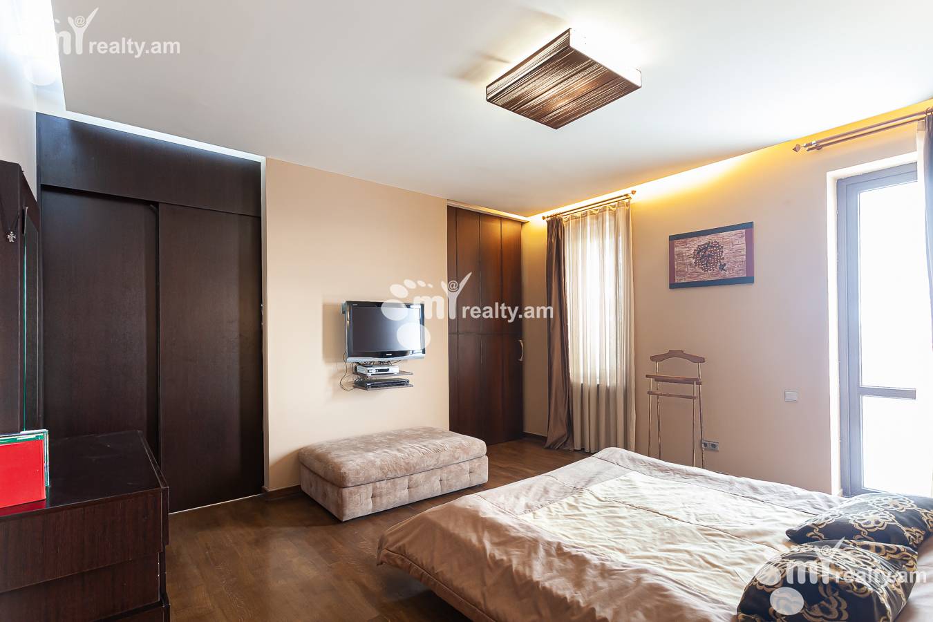 4 bedroom apartment for sale Antarayin St, Center Yerevan, 144099