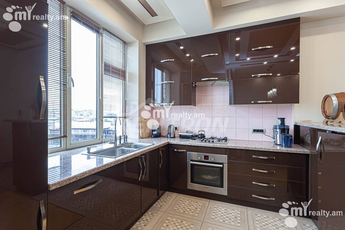 3 bedroom apartment for sale خیابان پارونیان, مرکز شهر ایروان, 153345