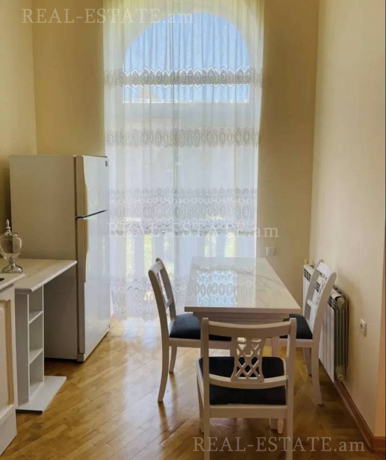 2 սենյականոց բնակարան  Սպենդիարյան փող, Կենտրոն Երևան, 131104