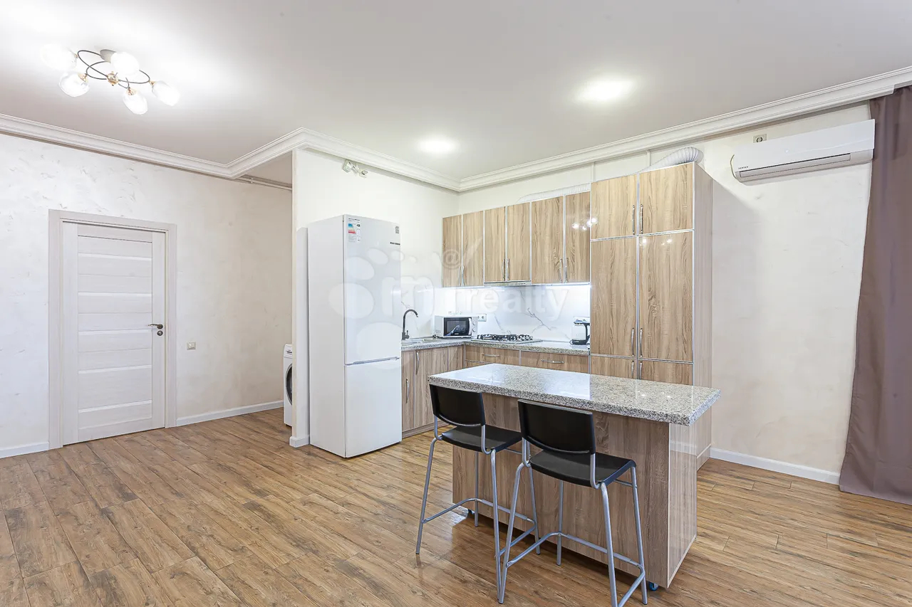 3 bedroom apartment for rent Teryan St, Center Yerevan, 158703