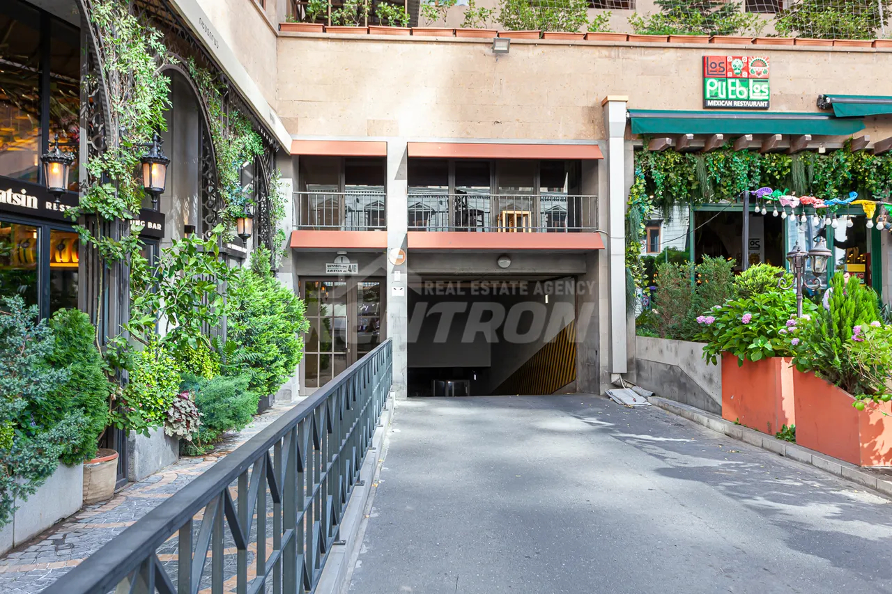 3 սենյականոց բնակարան  Ամիրյան փող, Կենտրոն Երևան, 158287