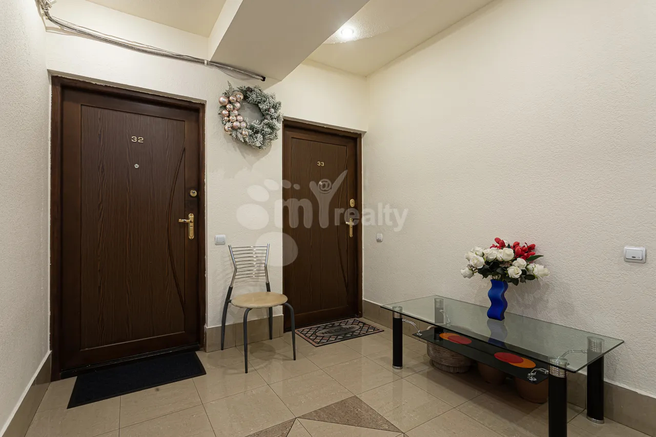 4 bedroom apartment for sale Frik St, Center Yerevan, 157947