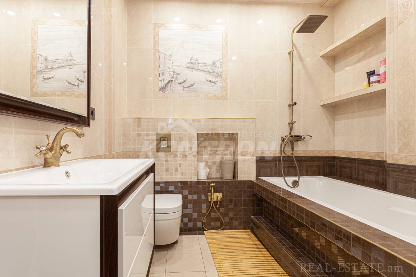 5 bedroom apartment for sale خیابان تِسی تِسِرناکابِرد, مرکز شهر ایروان, 149533