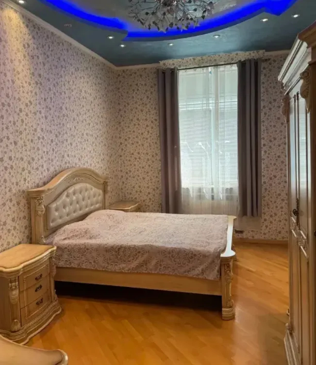 3 bedroom apartment for rent Paronyan St, Center Yerevan, 160221