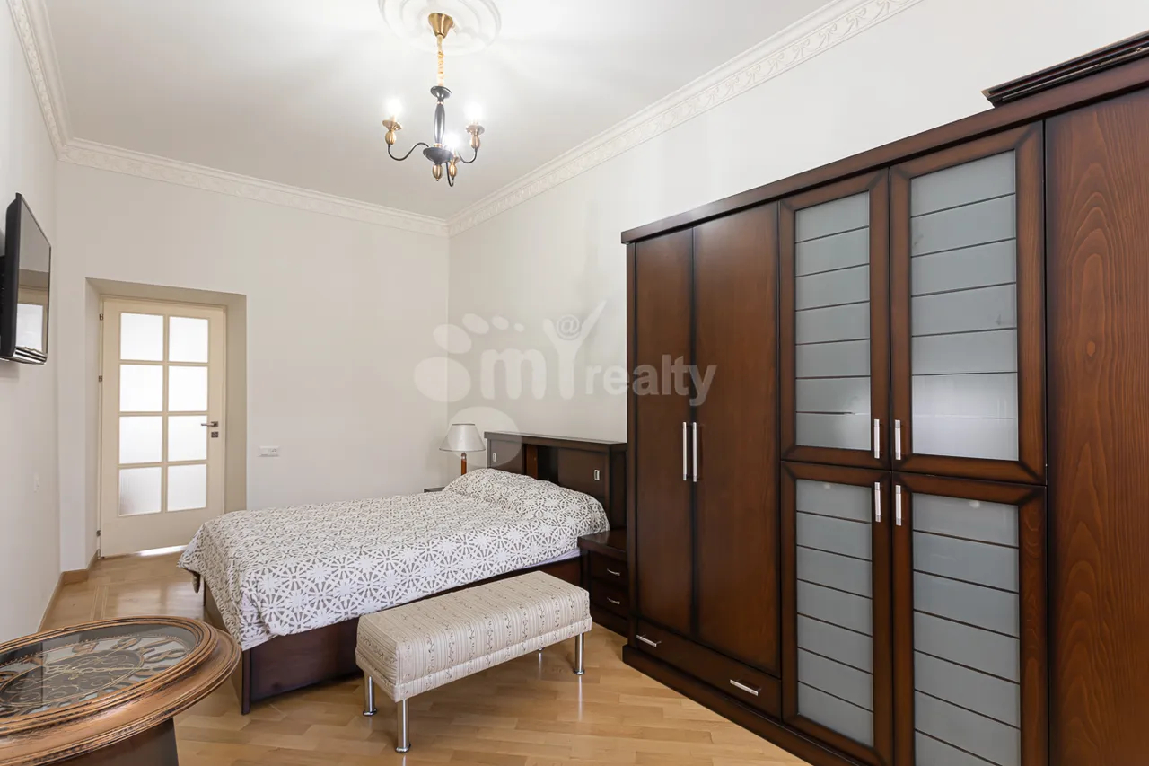 Купить 3 комнатную квартиру Маштоца пр, Центр Ереван, 159723