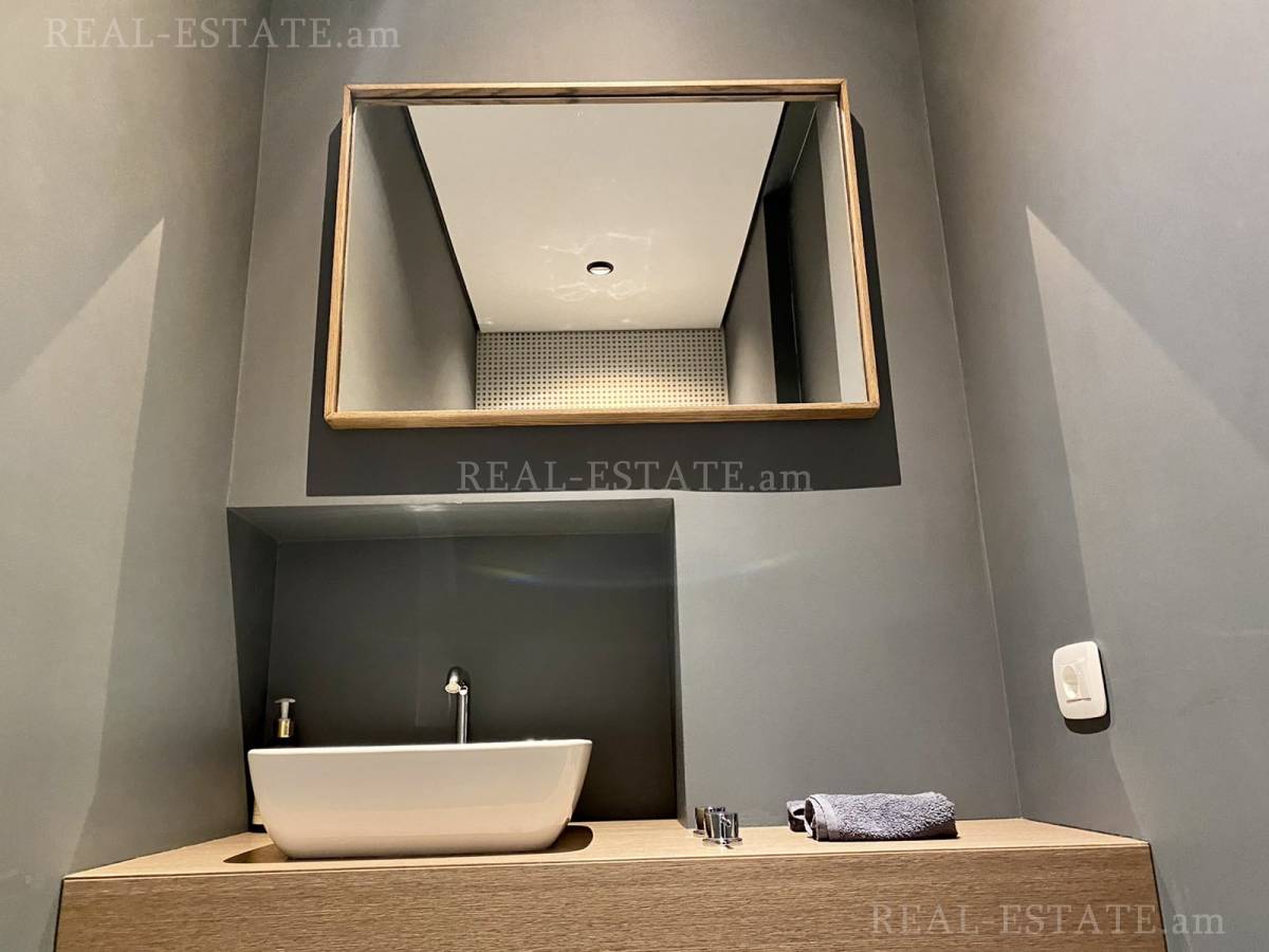 Купить 4 комнатную квартиру Антараин ул, Центр Ереван, 107579