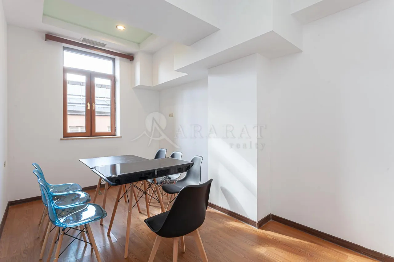 3 bedroom apartment for sale rue d'Abovyan, Center Yerevan, 157551