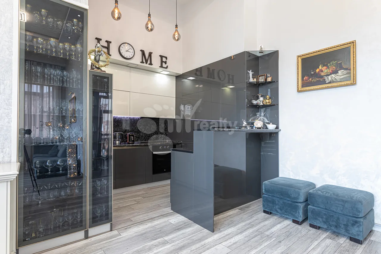 4 bedroom apartment for sale Adonts St, Arabkir Yerevan, 159646