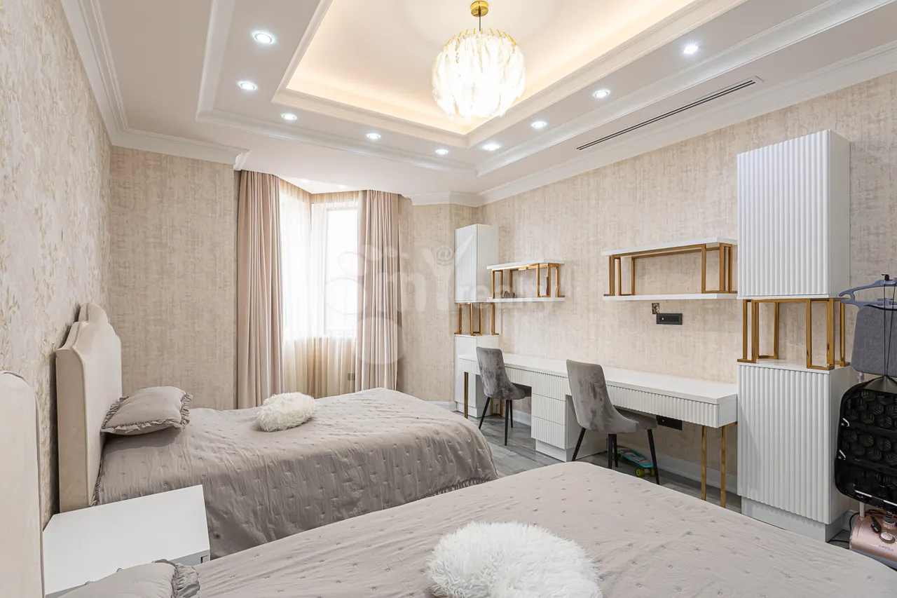 Снять 4 комнатную квартиру Арам ул, Центр Ереван, 159397