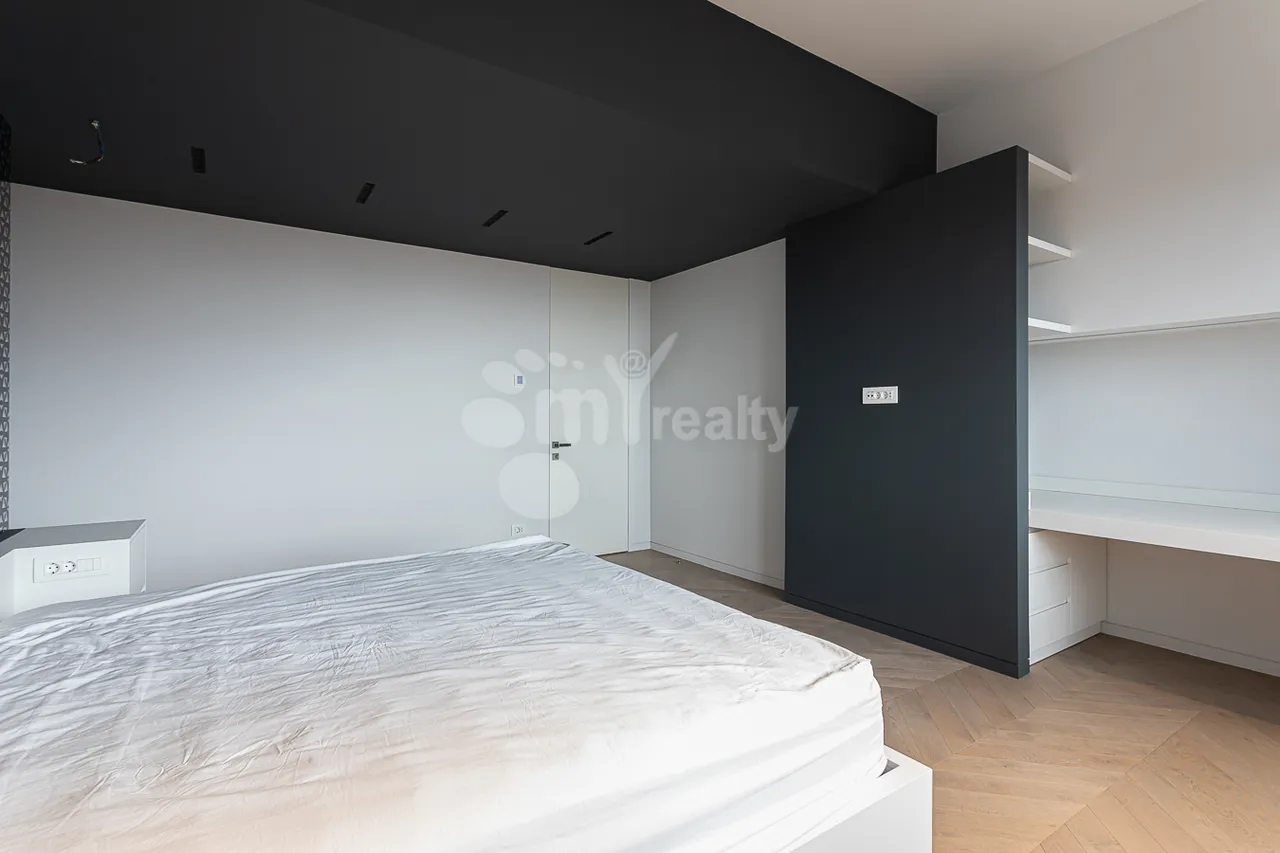 4 սենյականոց բնակարան  Պուշկինի փող, Կենտրոն Երևան, 157582