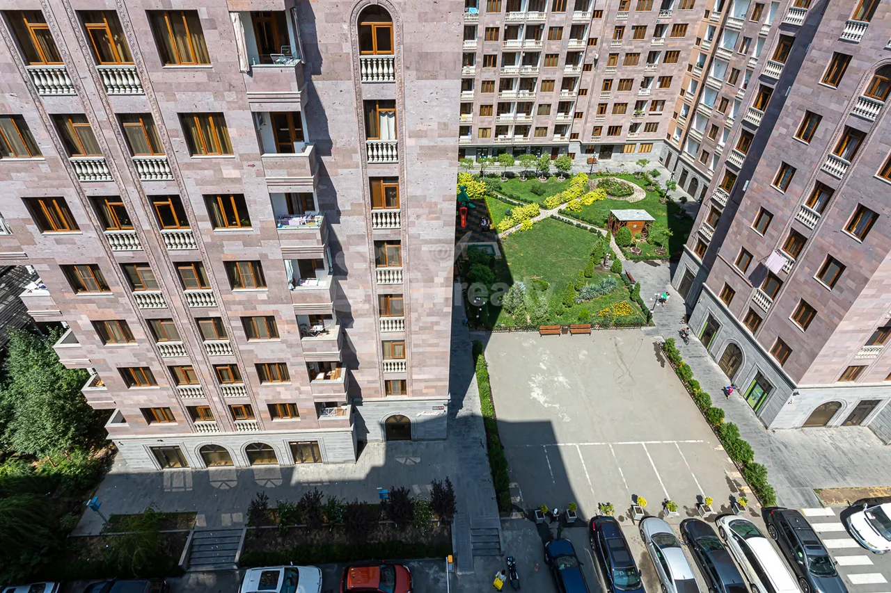 4 bedroom apartment for sale خیابان آدونس, عربگیر ایروان, 159646