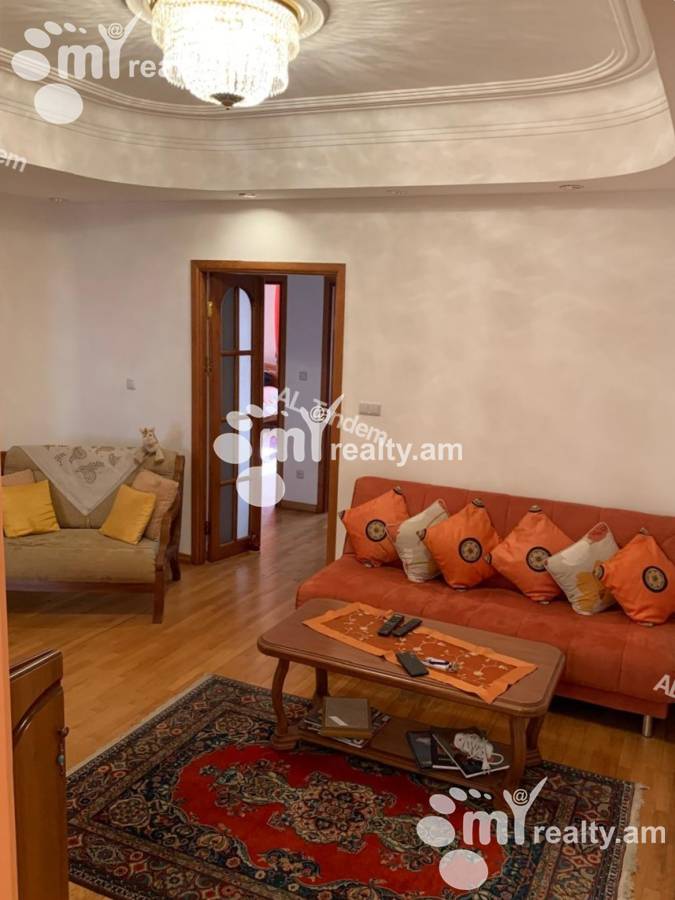 Купить 3 комнатную квартиру Мгер Мкртчян ул, Центр Ереван, 153494