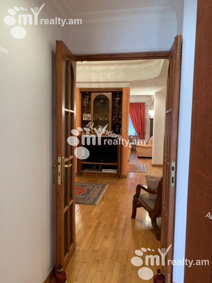 Купить 3 комнатную квартиру Мгер Мкртчян ул, Центр Ереван, 153494
