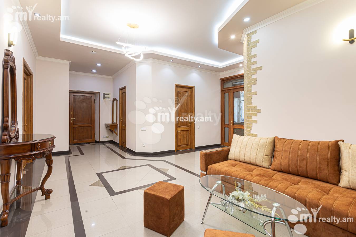 3 սենյականոց բնակարան  Աբովյան փող, Կենտրոն Երևան, 157094