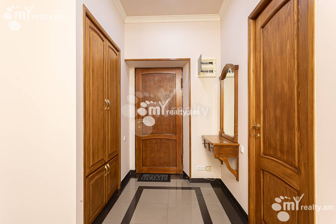 3 սենյականոց բնակարան  Աբովյան փող, Կենտրոն Երևան, 157094