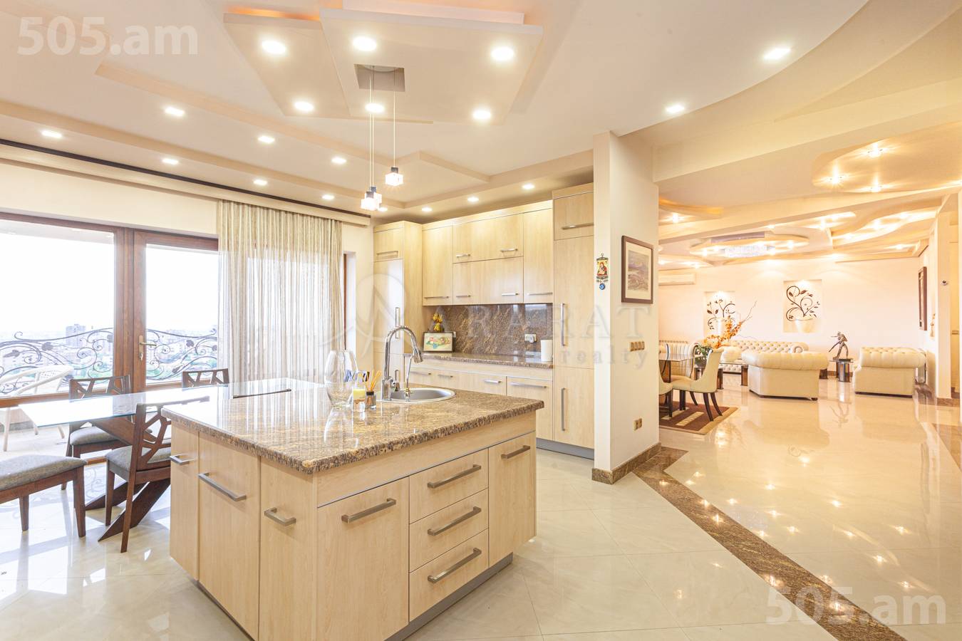 Купить 5 комнатную квартиру Антараин ул, Центр Ереван, 149077