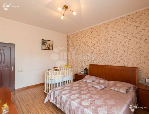 arandznatun-vacharq-Yerevan-Avan