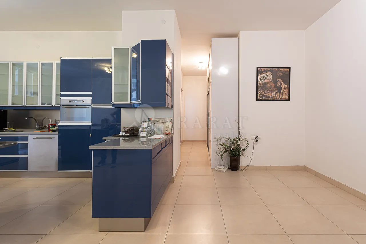 Купить 3 комнатную квартиру Арам ул, Центр Ереван, 158033