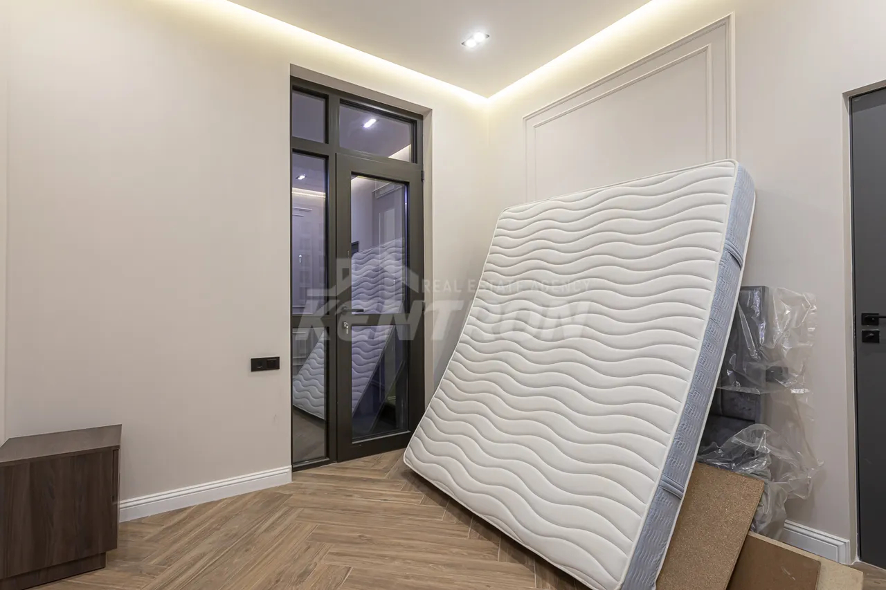 Купить 3 комнатную квартиру Аршакуняц пр, Центр Ереван, 158813