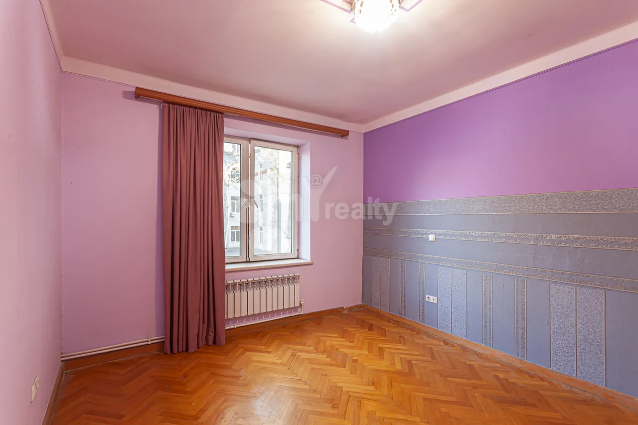 3 bedroom apartment for sale Zakyan St, Center Yerevan, 160263