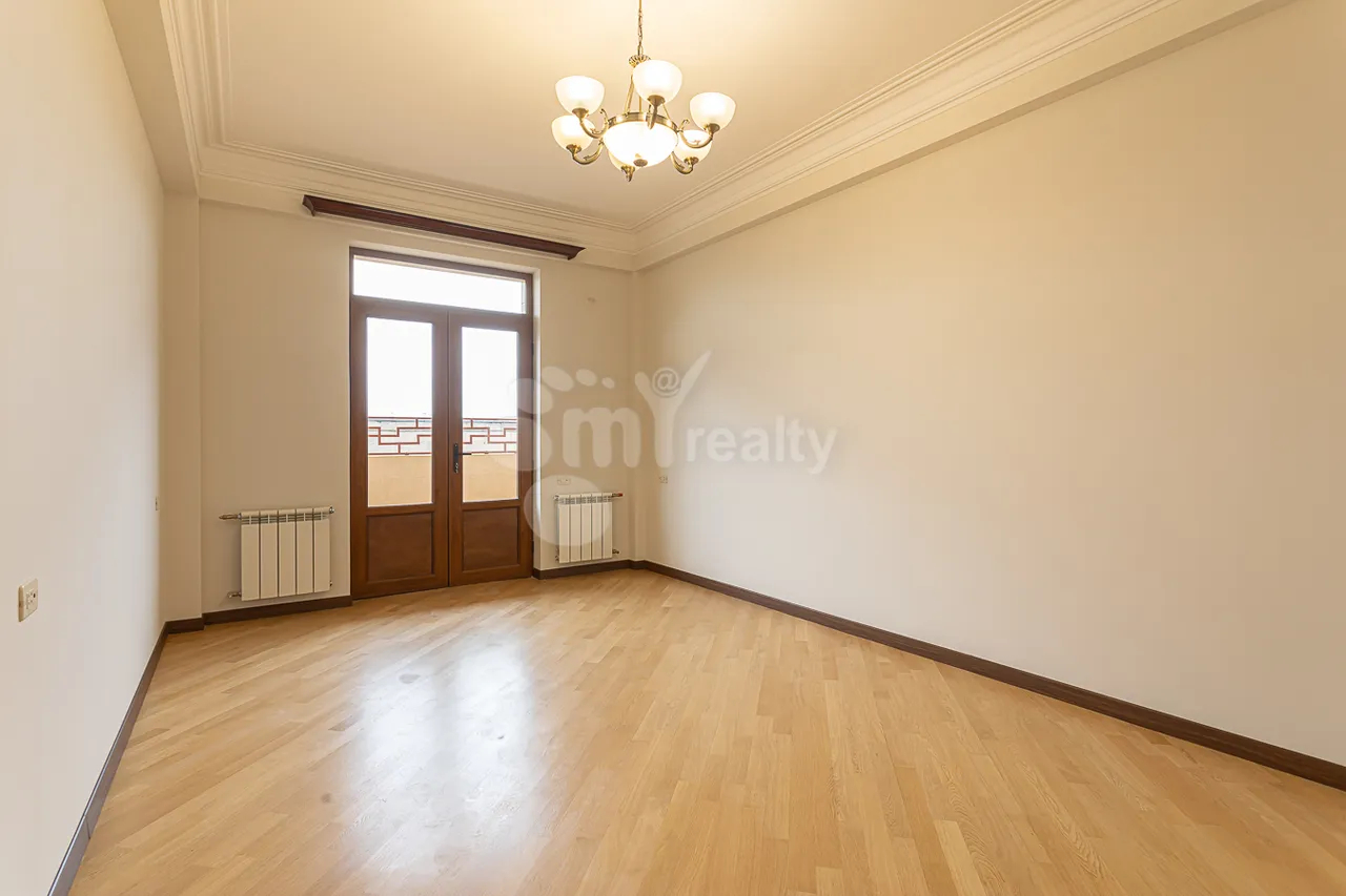 4 bedroom apartment for sale Vardanants St, Center Yerevan, 157558