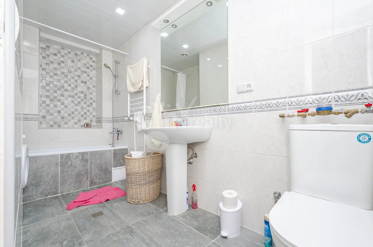 3 bedroom apartment for sale Isahakyan St, Center Yerevan, 161631