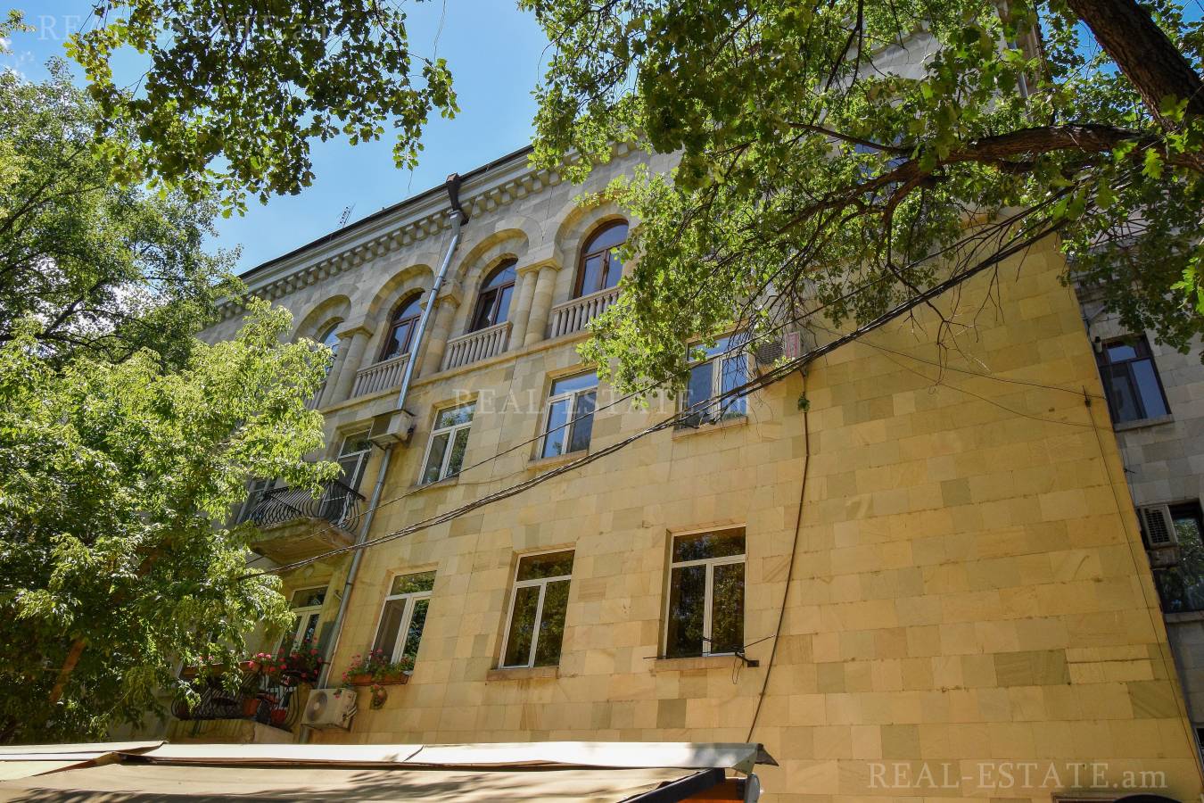 2 bedroom apartment for sale خیابان موسکوویان, مرکز شهر ایروان, 123120