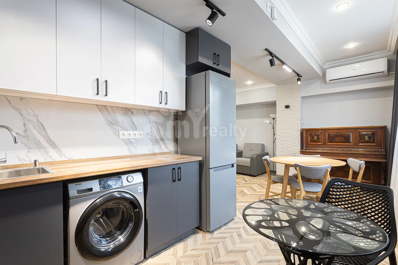 3 bedroom apartment for rent Saryan St, Center Yerevan, 161926
