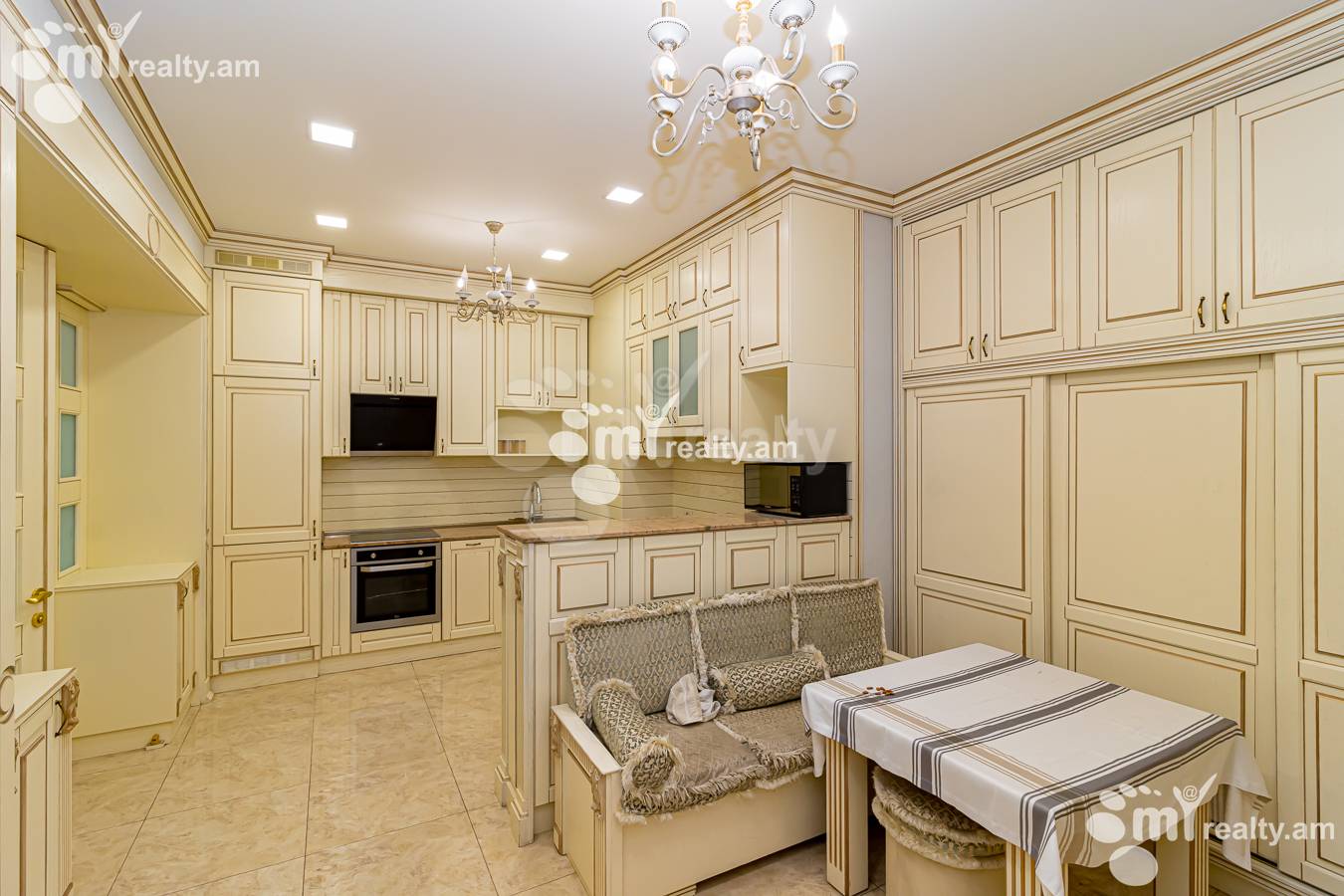 3 bedroom apartment for rent خیابان تِسی تِسِرناکابِرد, مرکز شهر ایروان, 149212