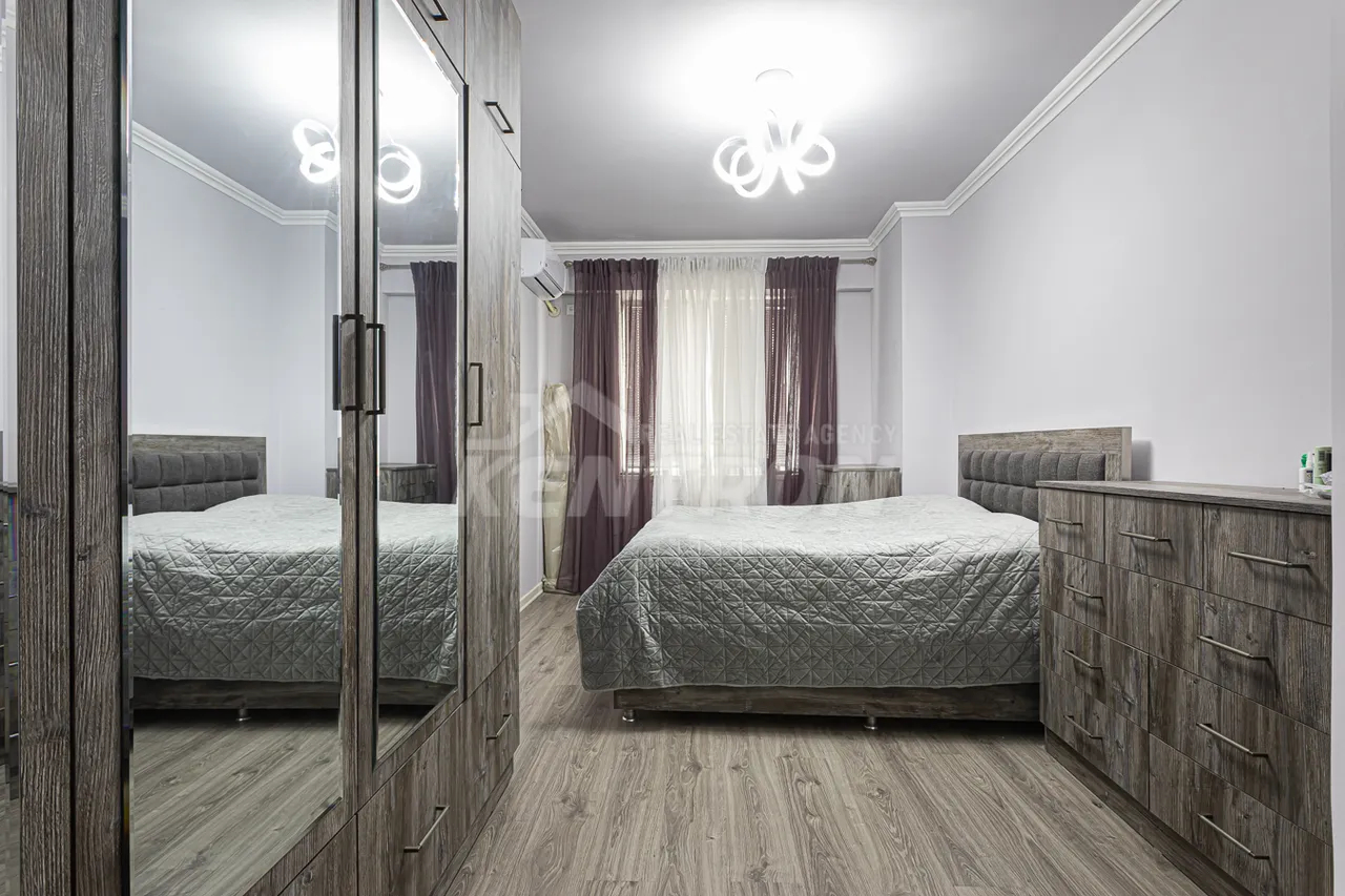 4 bedroom apartment for sale Frik St, Center Yerevan, 157945