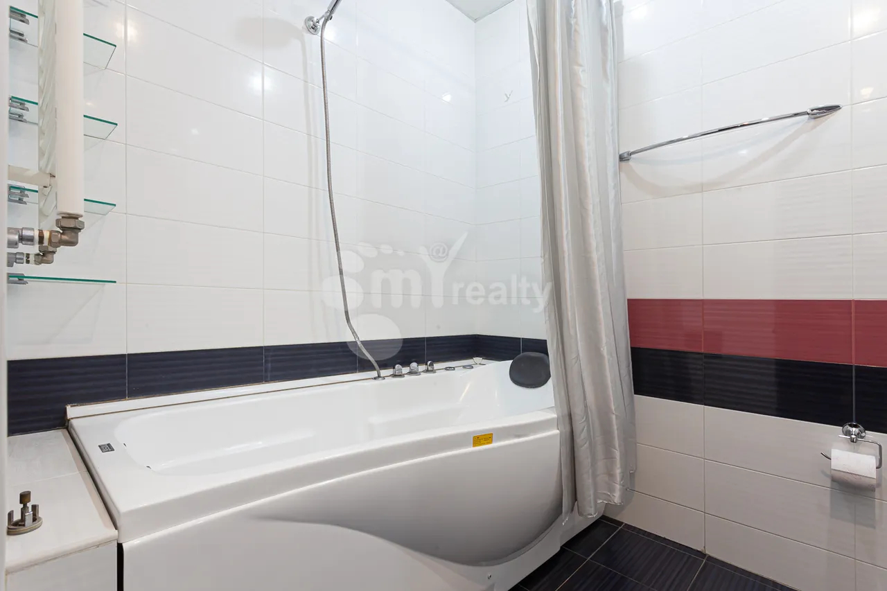 3 bedroom apartment for sale rue d'Amiryan, Center Yerevan, 158289