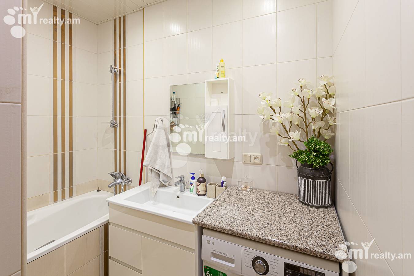 3 bedroom apartment for sale Saryan St, Center Yerevan, 149082