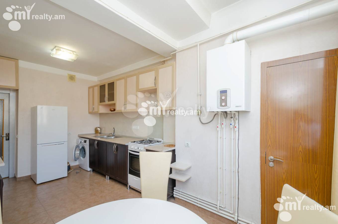 3 bedroom apartment for rent خیابان کوقباتسی, مرکز شهر ایروان, 151943