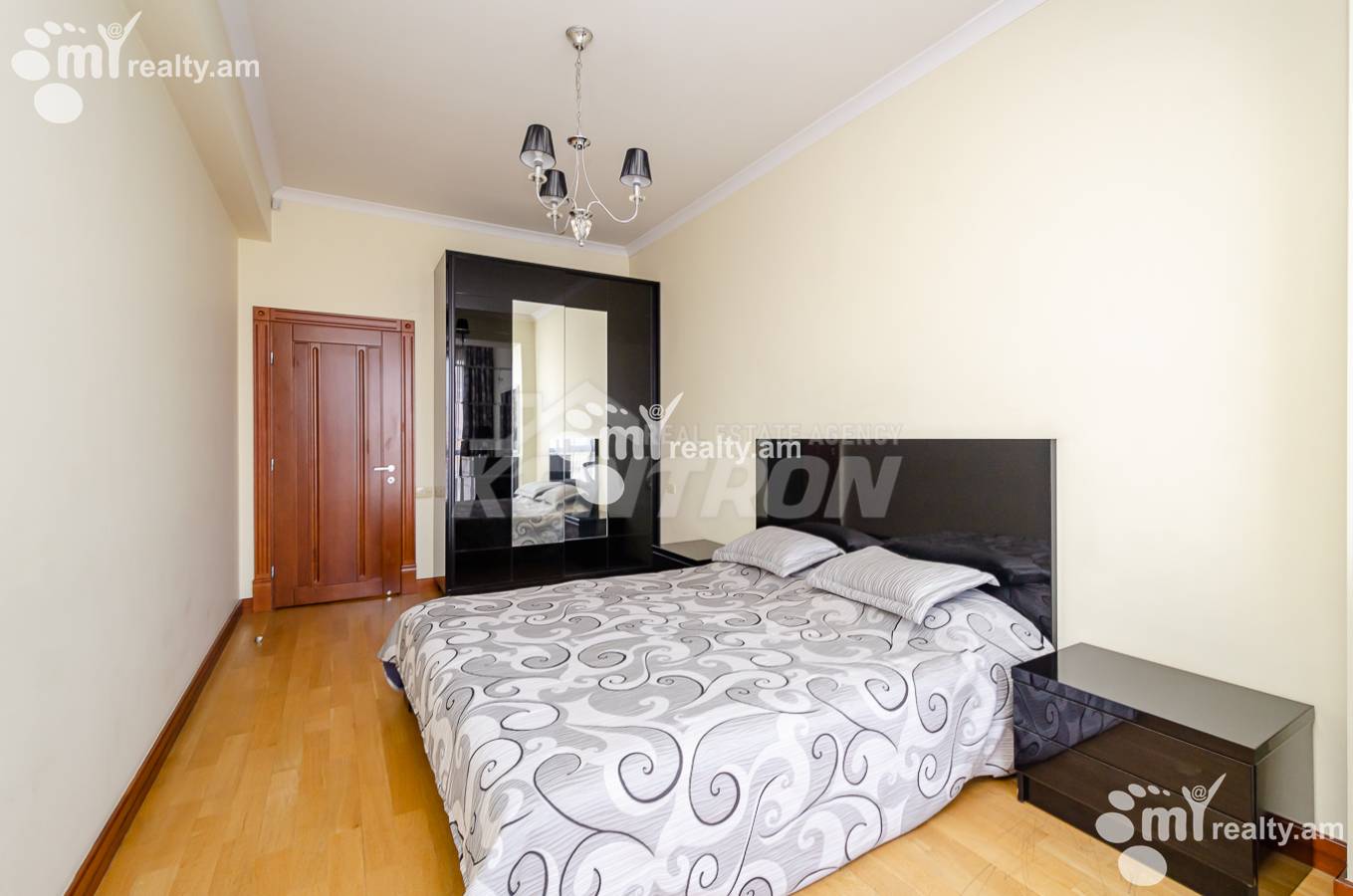 4 bedroom apartment for sale خیابان ماشتوتس, مرکز شهر ایروان, 151752