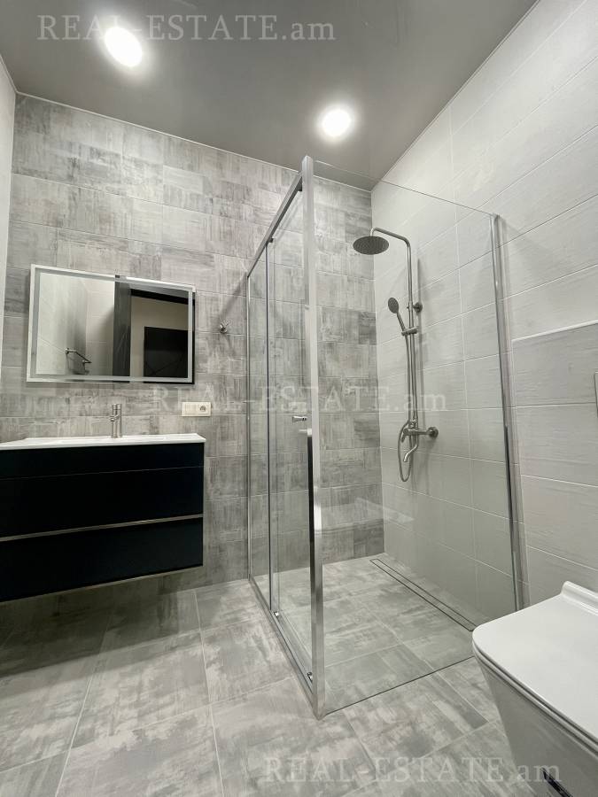 3 bedroom apartment for rent Amiryan St, Center Yerevan, 131705