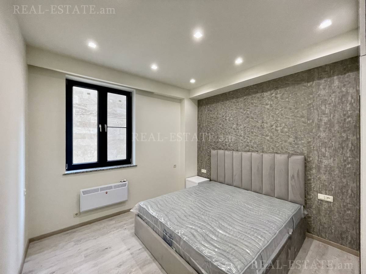 3 bedroom apartment for rent Amiryan St, Center Yerevan, 131705