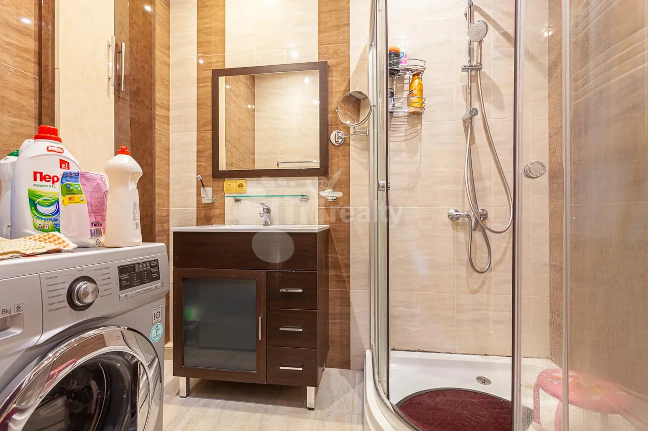 3 bedroom apartment for sale خیابان هامباردزومیان, عربگیر ایروان, 159978