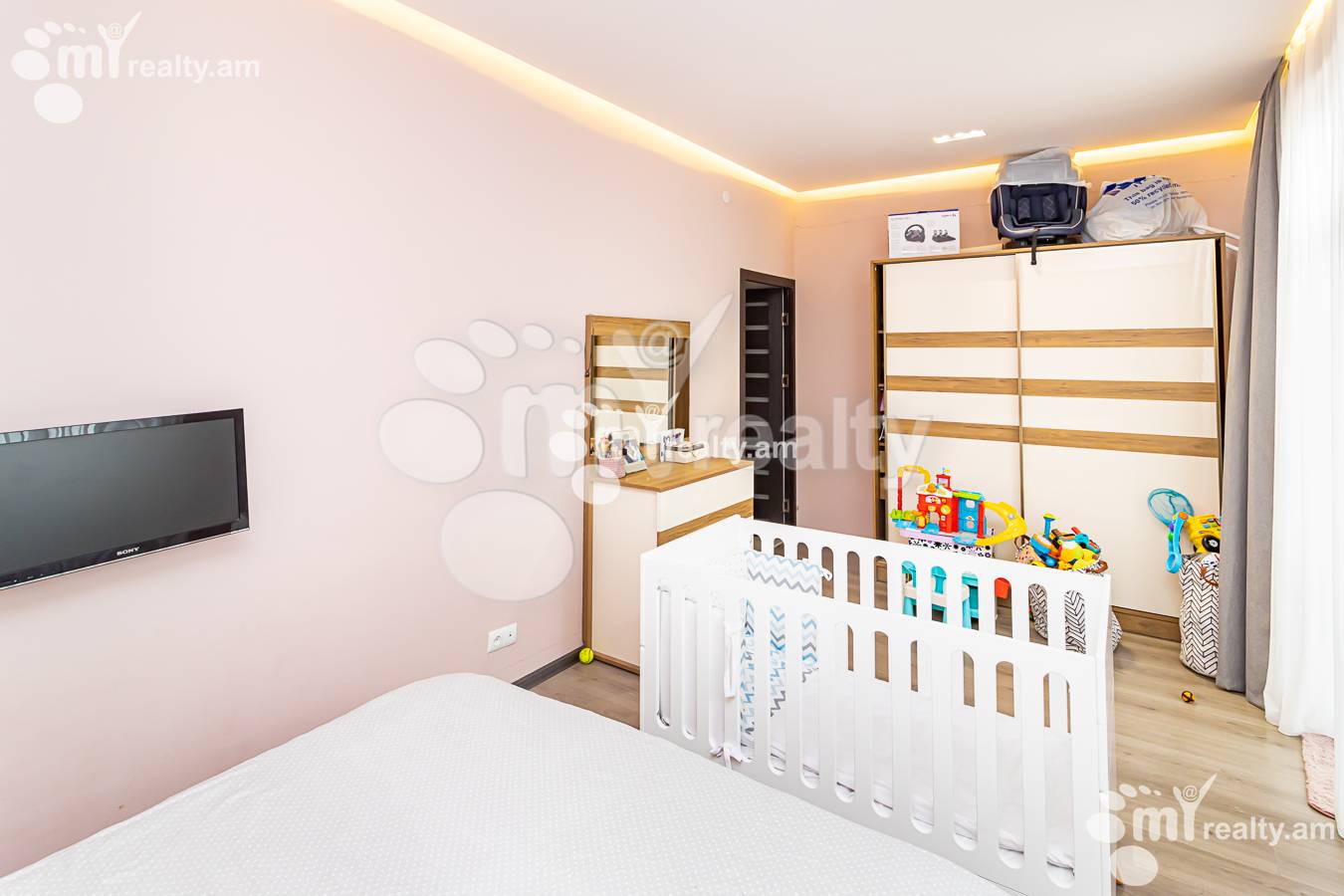 3 bedroom apartment for sale خیابان فوچیک, آچاپنیاک ایروان, 136093