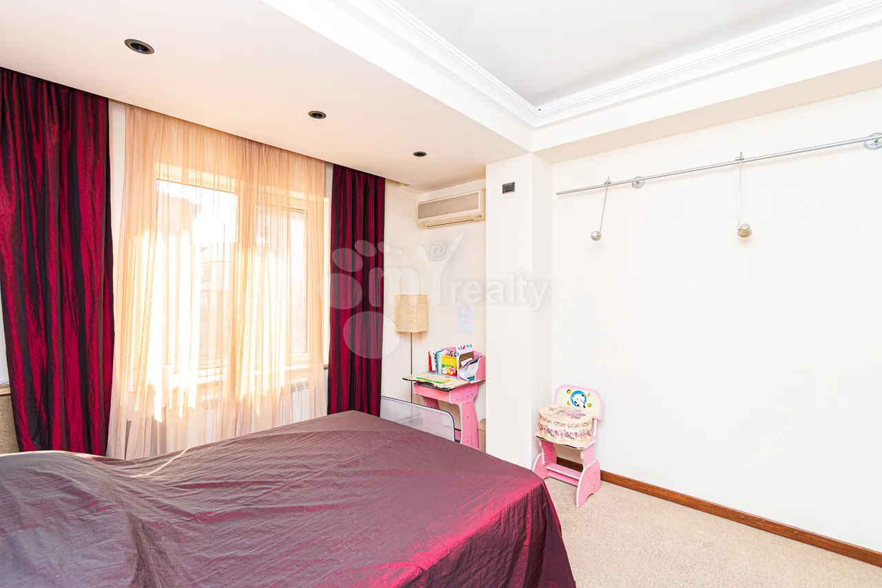 5 bedroom apartment for rent A.Manukyan St, Center Yerevan, 161632