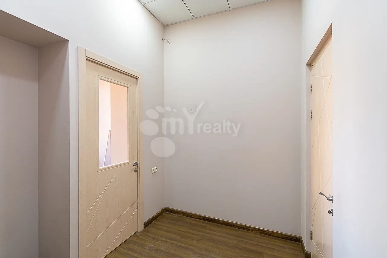 Купить 3 комнатную квартиру Паронян ул, Центр Ереван, 159744