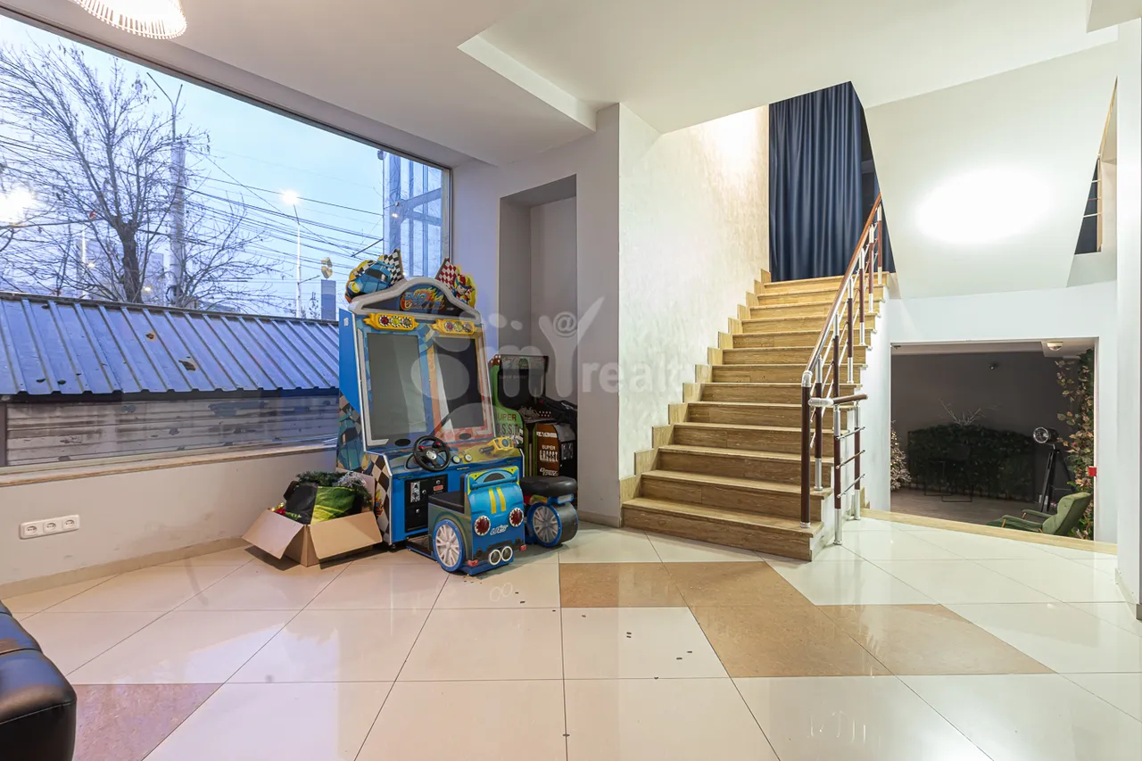 Commercial for sale خیابان شیراز, آچاپنیاک ایروان, 158297