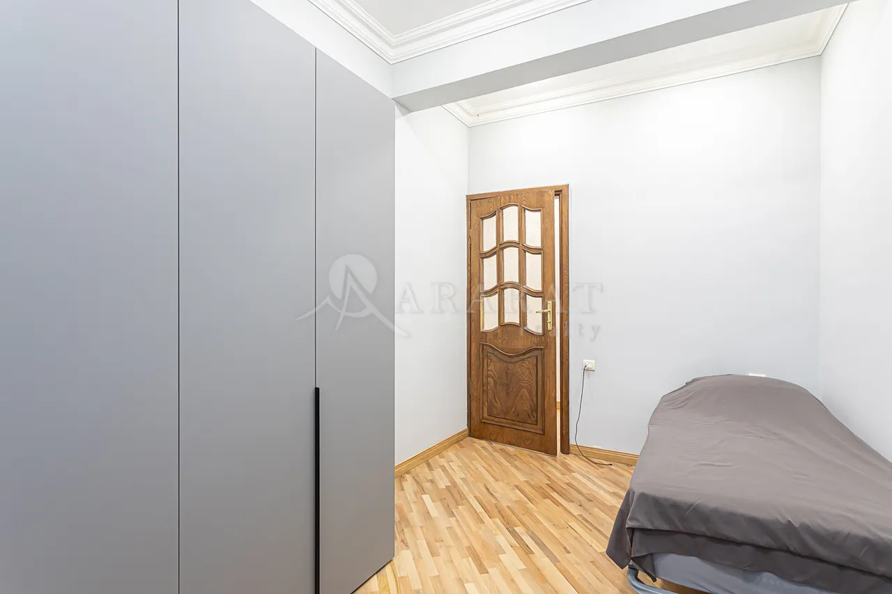 3 bedroom apartment for sale Mashtots Ave, Center Yerevan, 157494